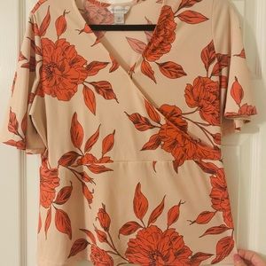 Liz Claiborne size medium.  Flowy sleeves.  Fits like a large.